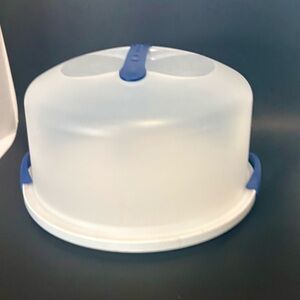 White and Blue Cake Carrier